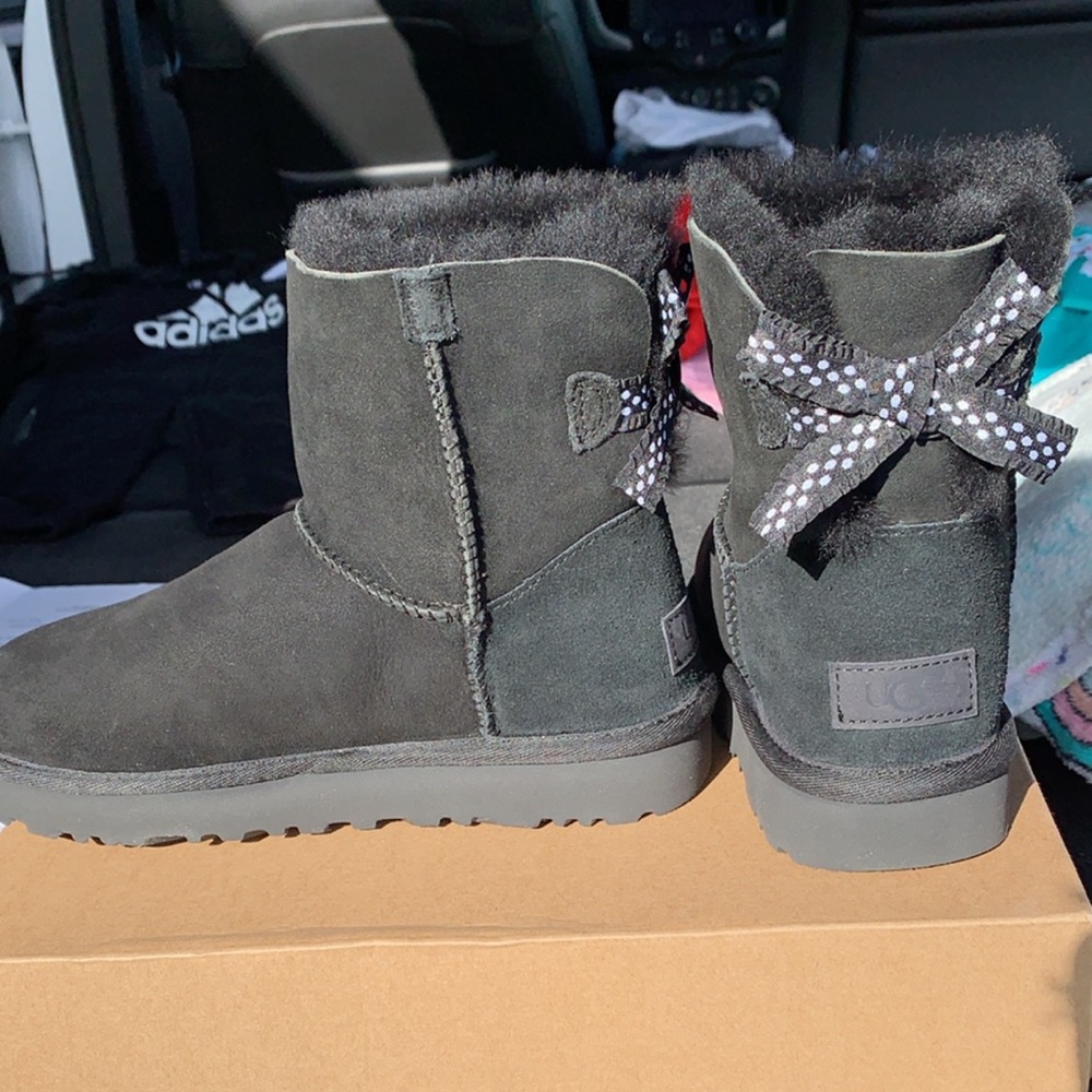 Ugg boots size 5 youth